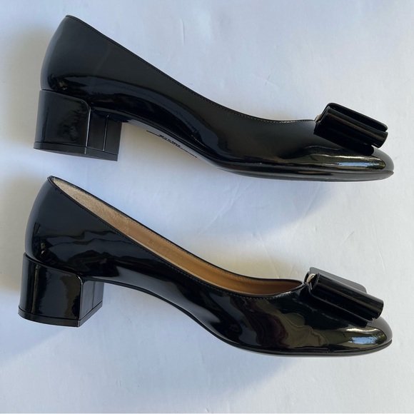 Salvatore Ferragamo Black Patent Leather Bow Pumps Women USA SZ 8 + Dust-bag - Picture 7 of 16